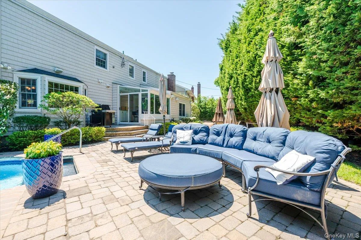 Stunning paver patio Stunning paver patio