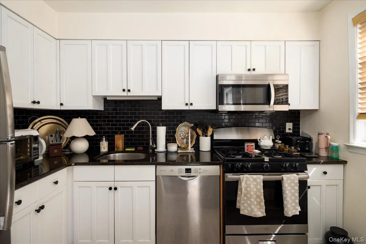 4 Edwards, North Hempstead, NY, 1 Bedroom Bedrooms, 4 Rooms Rooms,1 BathroomBathrooms,Residential,For Rent,Edwards,0,999154 4 Edwards, North Hempstead, NY, 1 Bedroom Bedrooms, 4 Rooms Rooms,1 BathroomBathrooms,Residential,For Rent,Edwards,0,999154