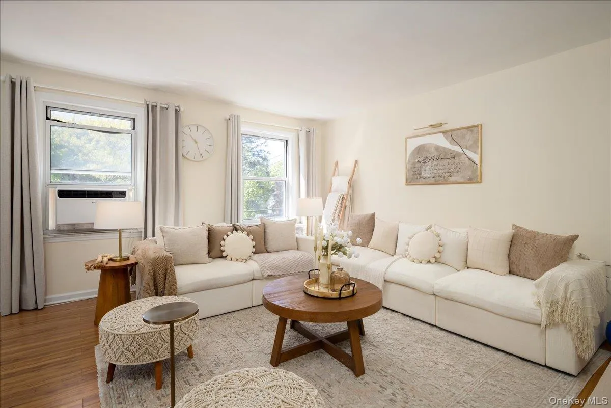 4 Edwards, North Hempstead, NY, 1 Bedroom Bedrooms, 4 Rooms Rooms,1 BathroomBathrooms,Residential,For Rent,Edwards,0,999154 4 Edwards, North Hempstead, NY, 1 Bedroom Bedrooms, 4 Rooms Rooms,1 BathroomBathrooms,Residential,For Rent,Edwards,0,999154