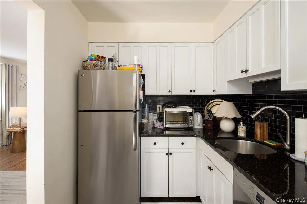4 Edwards, North Hempstead, NY, 1 Bedroom Bedrooms, 4 Rooms Rooms,1 BathroomBathrooms,Residential,For Rent,Edwards,0,999154 4 Edwards, North Hempstead, NY, 1 Bedroom Bedrooms, 4 Rooms Rooms,1 BathroomBathrooms,Residential,For Rent,Edwards,0,999154