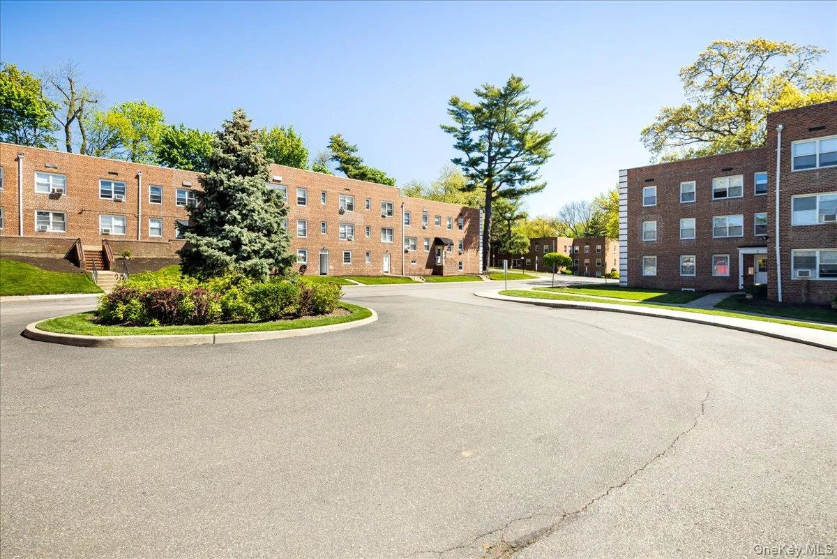4 Edwards, North Hempstead, NY, 1 Bedroom Bedrooms, 4 Rooms Rooms,1 BathroomBathrooms,Residential,For Rent,Edwards,0,999154 4 Edwards, North Hempstead, NY, 1 Bedroom Bedrooms, 4 Rooms Rooms,1 BathroomBathrooms,Residential,For Rent,Edwards,0,999154