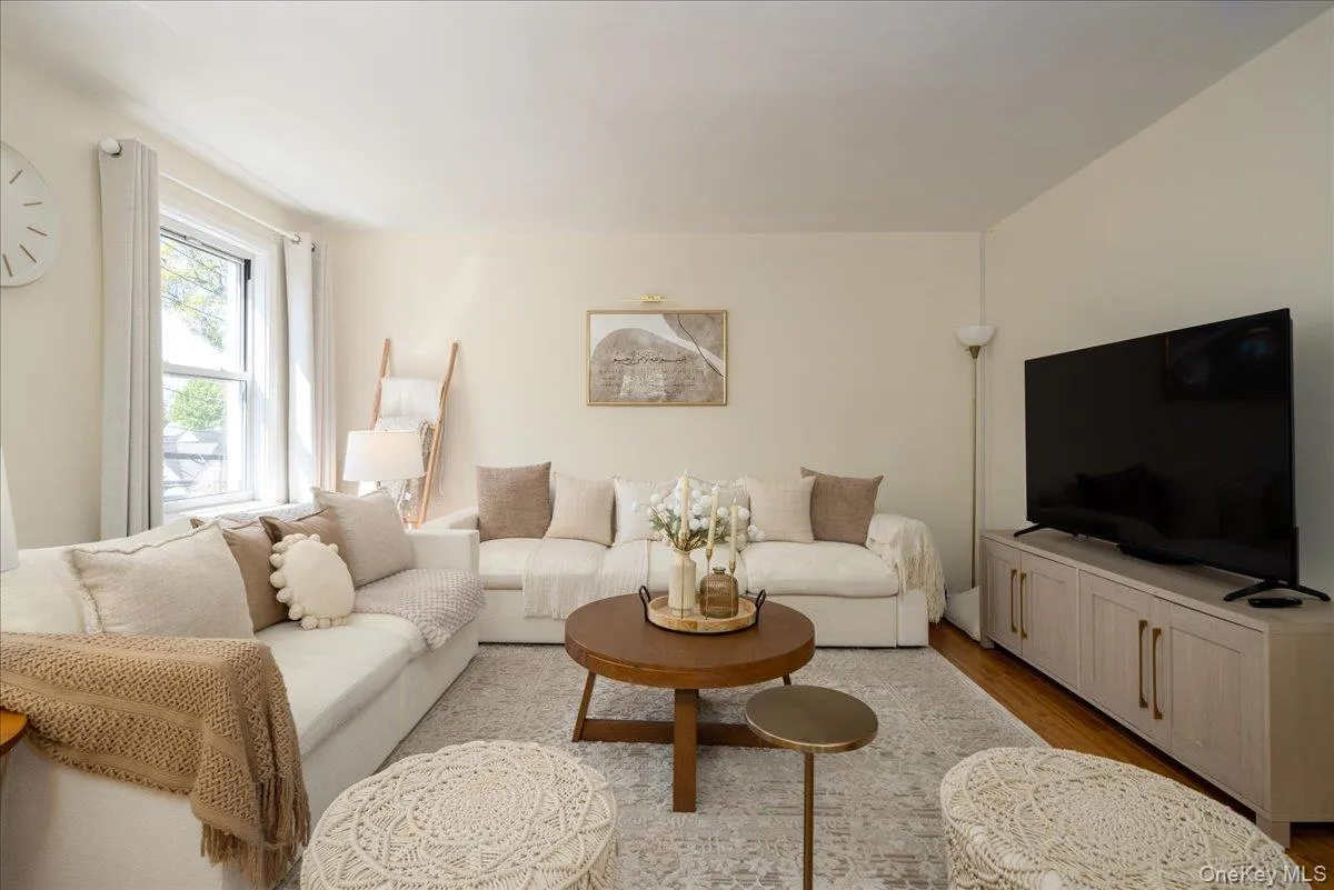 4 Edwards, North Hempstead, NY, 1 Bedroom Bedrooms, 4 Rooms Rooms,1 BathroomBathrooms,Residential,For Rent,Edwards,0,999154 4 Edwards, North Hempstead, NY, 1 Bedroom Bedrooms, 4 Rooms Rooms,1 BathroomBathrooms,Residential,For Rent,Edwards,0,999154