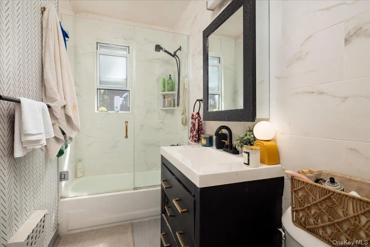 4 Edwards, North Hempstead, NY, 1 Bedroom Bedrooms, 4 Rooms Rooms,1 BathroomBathrooms,Residential,For Rent,Edwards,0,999154 4 Edwards, North Hempstead, NY, 1 Bedroom Bedrooms, 4 Rooms Rooms,1 BathroomBathrooms,Residential,For Rent,Edwards,0,999154