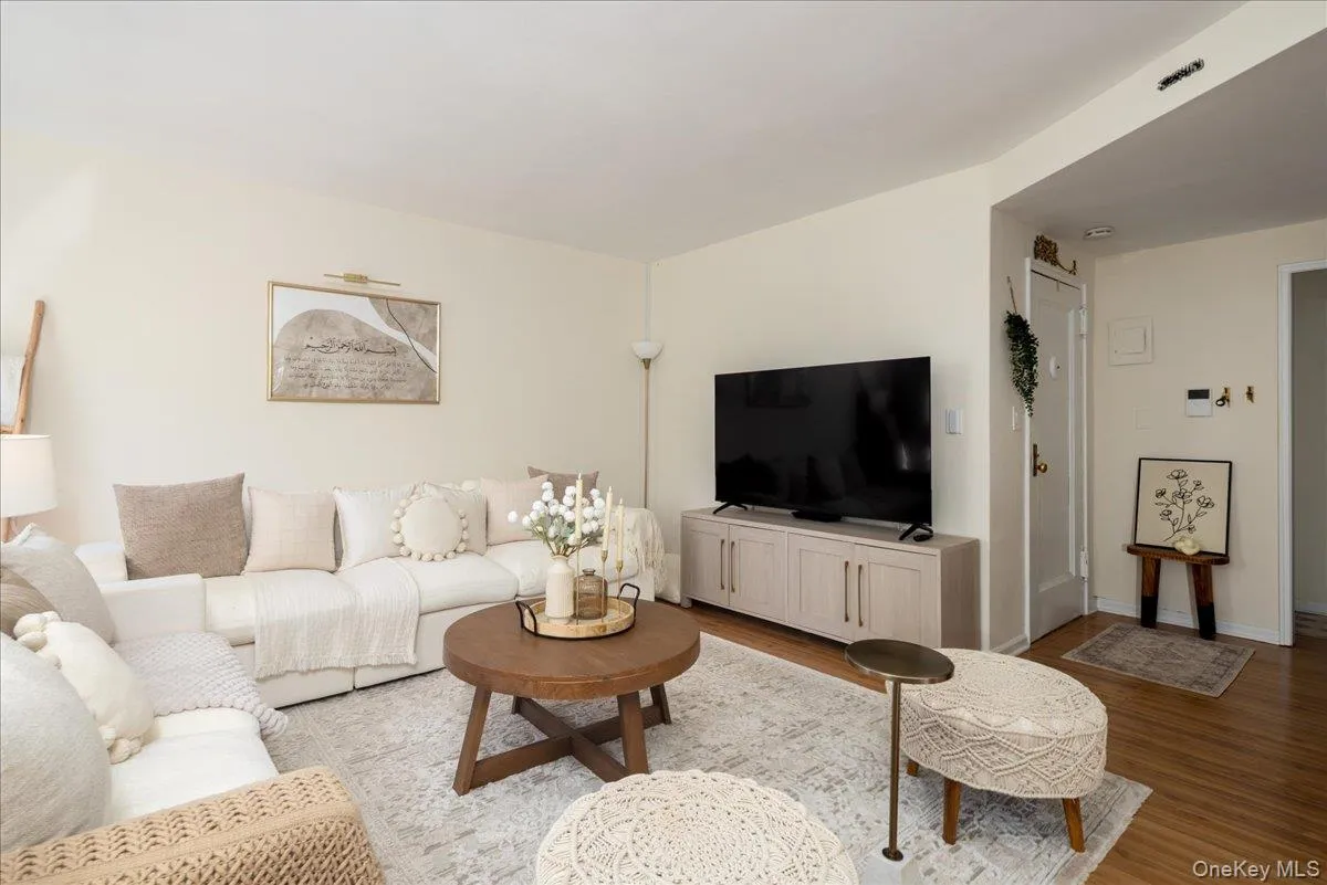 4 Edwards, North Hempstead, NY, 1 Bedroom Bedrooms, 4 Rooms Rooms,1 BathroomBathrooms,Residential,For Rent,Edwards,0,999154 4 Edwards, North Hempstead, NY, 1 Bedroom Bedrooms, 4 Rooms Rooms,1 BathroomBathrooms,Residential,For Rent,Edwards,0,999154