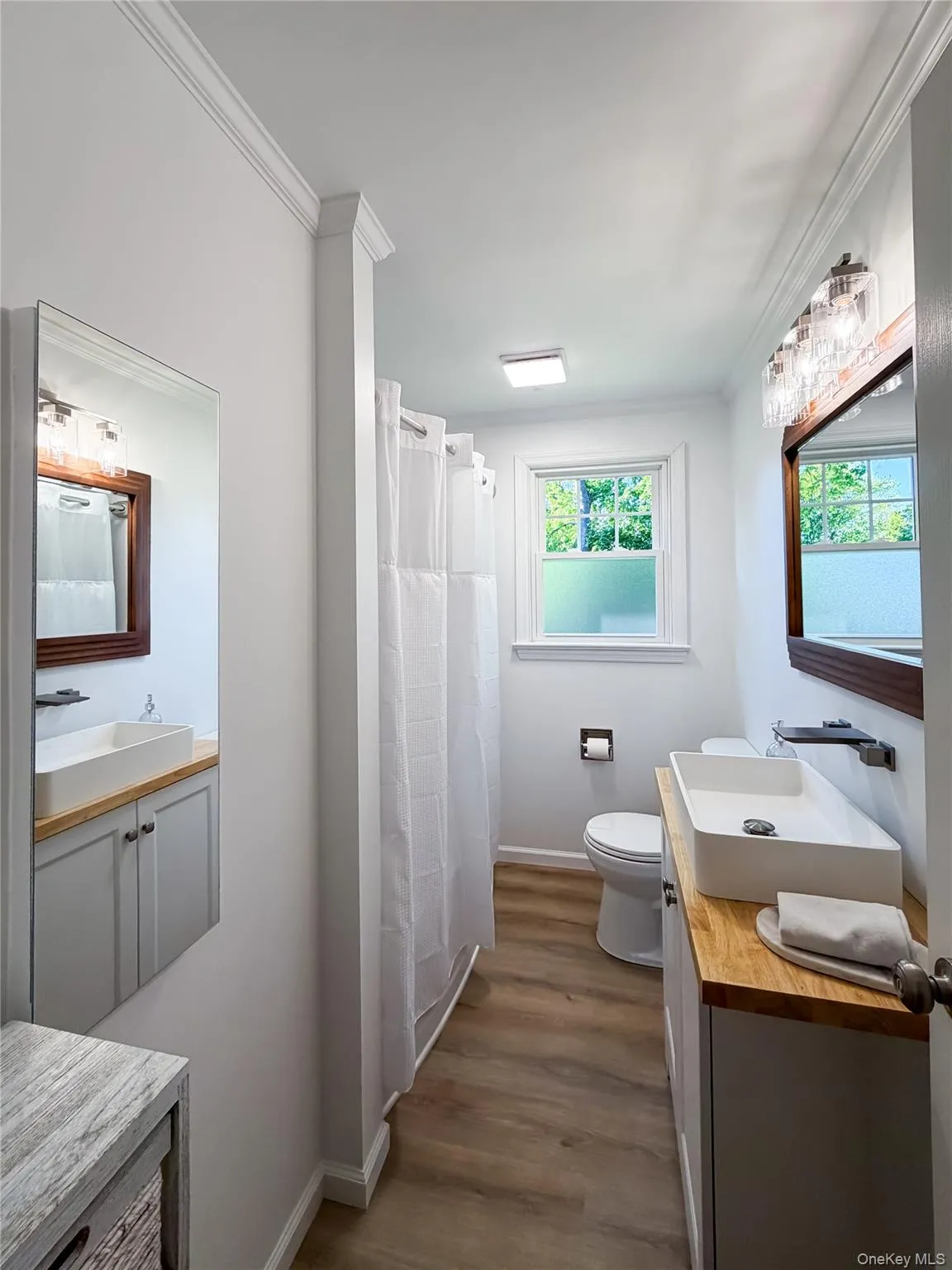 1st Fl bathroom 1st Fl bathroom