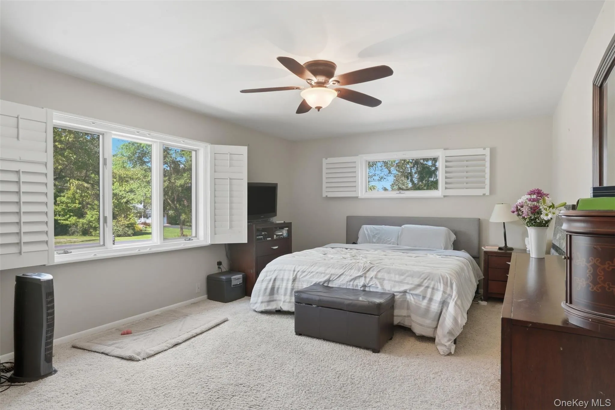 Roomy bedroom with plenty of windows and natural light Roomy bedroom with plenty of windows and natural light