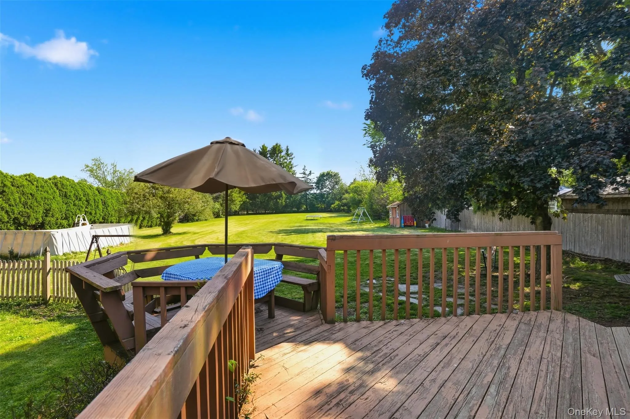 Spacious deck with special dining spot Spacious deck with special dining spot