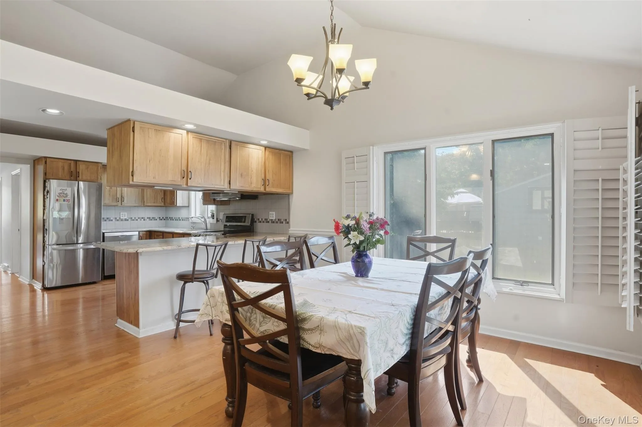 Open concept dining area perfect for entertaining. Open concept dining area perfect for entertaining.
