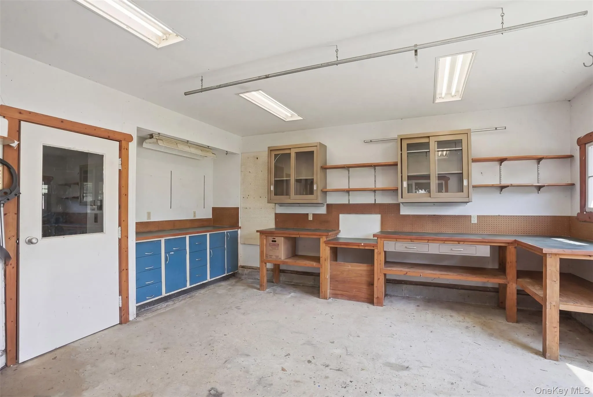 Virtually staged cleaned and emptied Virtually staged cleaned and emptied