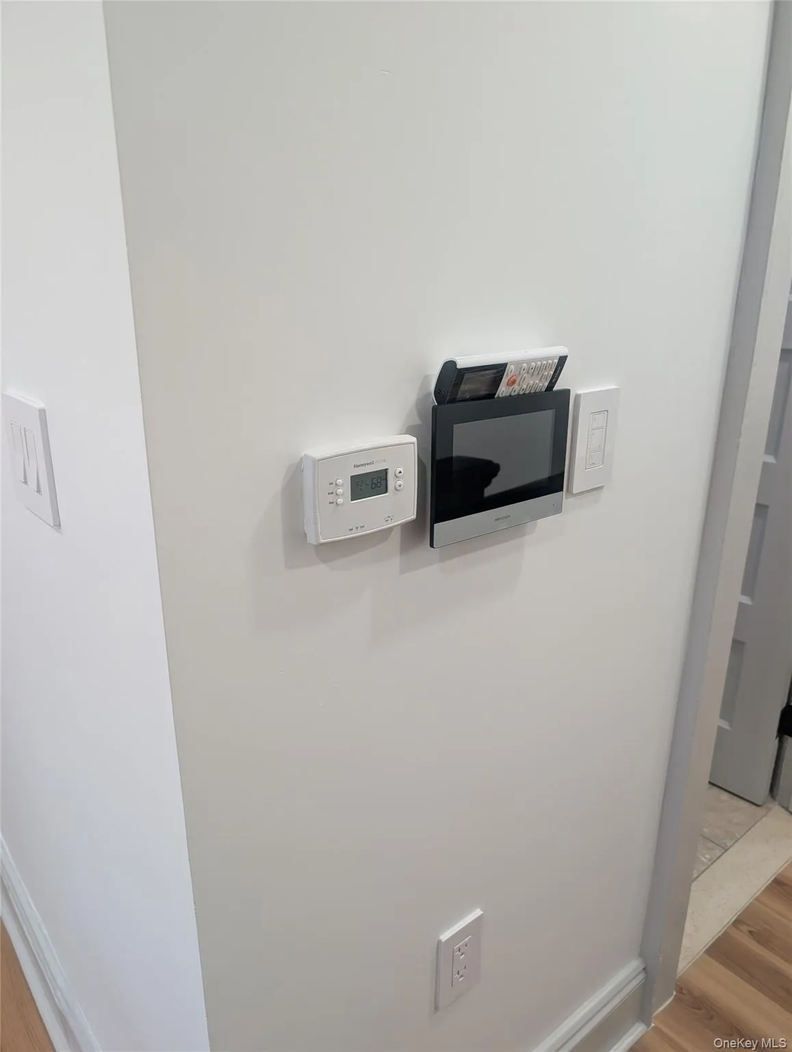 122-08 Hillside Avenue, New York, NY, 2 Bedrooms Bedrooms, 4 Rooms Rooms,1 BathroomBathrooms,Residential Lease,For Rent,Hillside,0,999175 122-08 Hillside Avenue, New York, NY, 2 Bedrooms Bedrooms, 4 Rooms Rooms,1 BathroomBathrooms,Residential Lease,For Rent,Hillside,0,999175