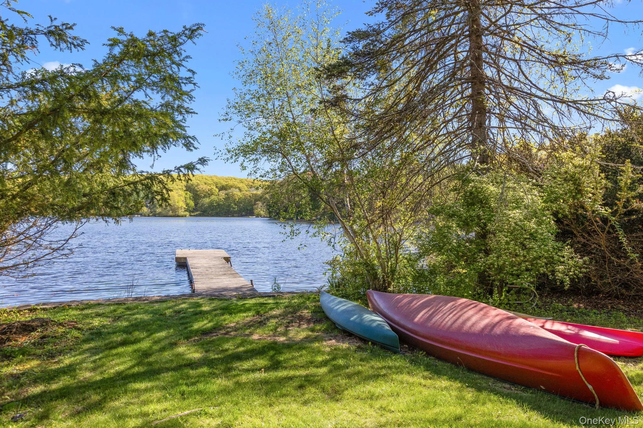 Easy access to the lake front where kayaking, canoeing and paddle boarding can be enjoyed Easy access to the lake front where kayaking, canoeing and paddle boarding can be enjoyed