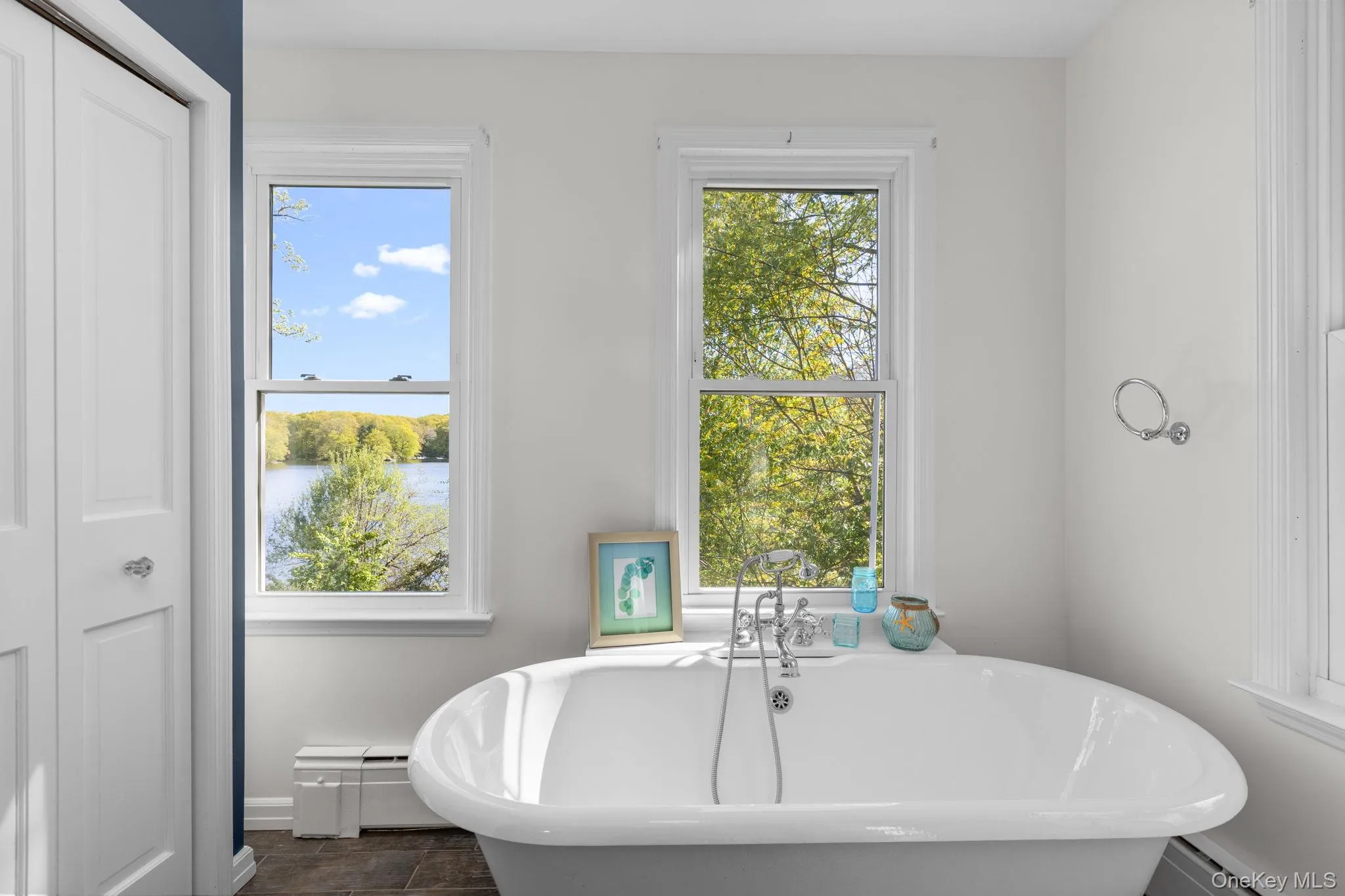 An oasis to soak in the views while washing away the day's stress An oasis to soak in the views while washing away the day's stress