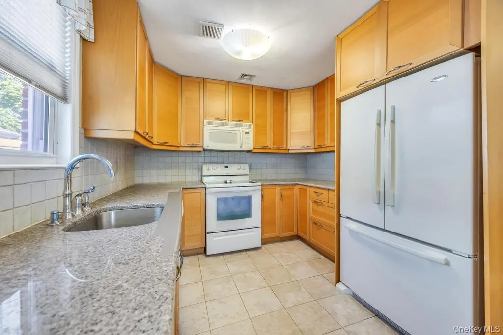 2625 Cypress Avenue, Hempstead, NY, 4 Bedrooms Bedrooms, 9 Rooms Rooms,2 BathroomsBathrooms,Residential,For Rent,Cypress,0,999184 2625 Cypress Avenue, Hempstead, NY, 4 Bedrooms Bedrooms, 9 Rooms Rooms,2 BathroomsBathrooms,Residential,For Rent,Cypress,0,999184
