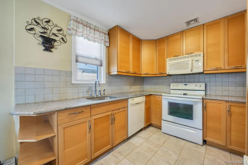2625 Cypress Avenue, Hempstead, NY, 4 Bedrooms Bedrooms, 9 Rooms Rooms,2 BathroomsBathrooms,Residential,For Rent,Cypress,0,999184 2625 Cypress Avenue, Hempstead, NY, 4 Bedrooms Bedrooms, 9 Rooms Rooms,2 BathroomsBathrooms,Residential,For Rent,Cypress,0,999184