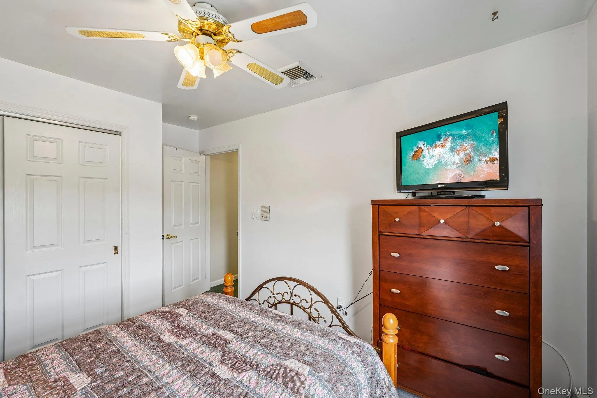 Bedroom #4 - Well-sized bedroom offering flexibility for guests, office space, or everyday living needs. Bedroom #4 - Well-sized bedroom offering flexibility for guests, office space, or everyday living needs.