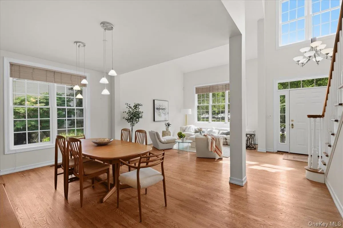 Spacious dining area Spacious dining area