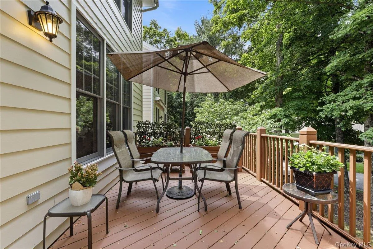 Deck with plenty of room for seating Deck with plenty of room for seating