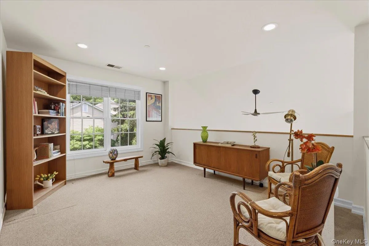Loft area perfect for home office or just relaxing Loft area perfect for home office or just relaxing