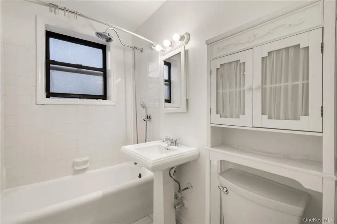 7 Greenridge Avenue, White Plains, NY, 1 Bedroom Bedrooms, 3 Rooms Rooms,1 BathroomBathrooms,Residential,For Rent,Greenridge,0,999207 7 Greenridge Avenue, White Plains, NY, 1 Bedroom Bedrooms, 3 Rooms Rooms,1 BathroomBathrooms,Residential,For Rent,Greenridge,0,999207