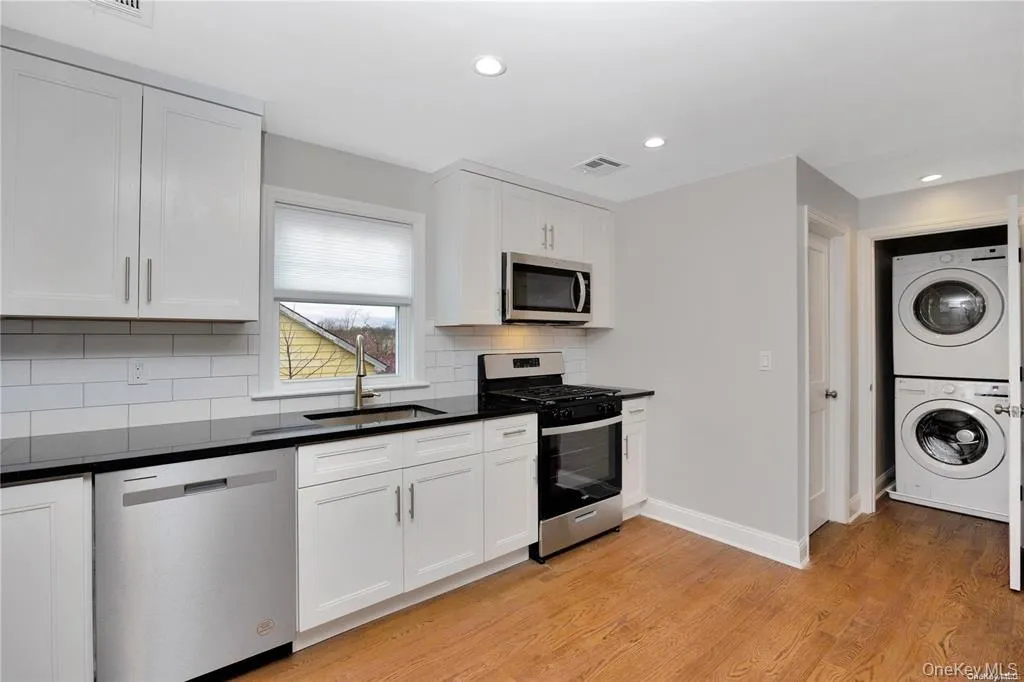 14 A Avenue, North Hempstead, NY, 2 Bedrooms Bedrooms, 4 Rooms Rooms,1 BathroomBathrooms,Residential Lease,For Rent,A,0,999208 14 A Avenue, North Hempstead, NY, 2 Bedrooms Bedrooms, 4 Rooms Rooms,1 BathroomBathrooms,Residential Lease,For Rent,A,0,999208