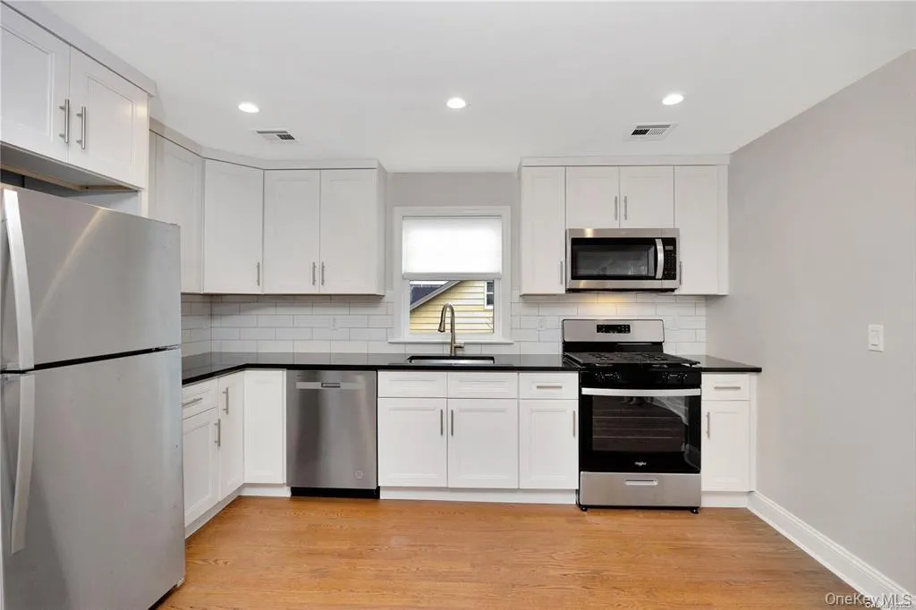 14 A Avenue, North Hempstead, NY, 2 Bedrooms Bedrooms, 4 Rooms Rooms,1 BathroomBathrooms,Residential Lease,For Rent,A,0,999208 14 A Avenue, North Hempstead, NY, 2 Bedrooms Bedrooms, 4 Rooms Rooms,1 BathroomBathrooms,Residential Lease,For Rent,A,0,999208