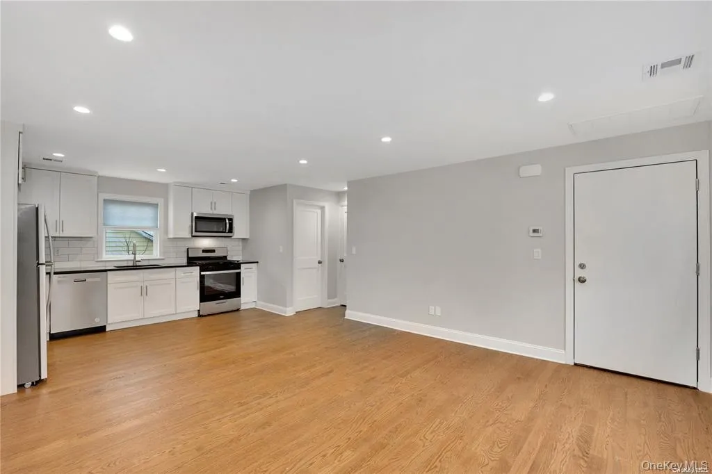 14 A Avenue, North Hempstead, NY, 2 Bedrooms Bedrooms, 4 Rooms Rooms,1 BathroomBathrooms,Residential Lease,For Rent,A,0,999208 14 A Avenue, North Hempstead, NY, 2 Bedrooms Bedrooms, 4 Rooms Rooms,1 BathroomBathrooms,Residential Lease,For Rent,A,0,999208