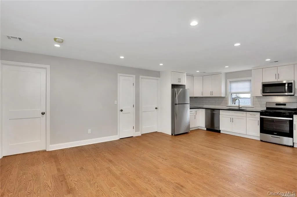 14 A Avenue, North Hempstead, NY, 2 Bedrooms Bedrooms, 4 Rooms Rooms,1 BathroomBathrooms,Residential Lease,For Rent,A,0,999208 14 A Avenue, North Hempstead, NY, 2 Bedrooms Bedrooms, 4 Rooms Rooms,1 BathroomBathrooms,Residential Lease,For Rent,A,0,999208