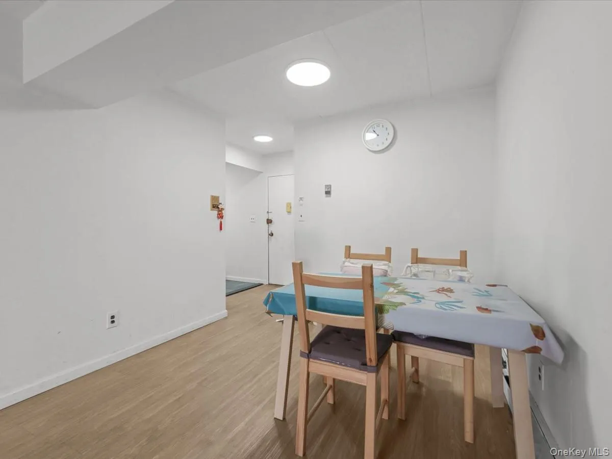 139-35 35th Avenue, New York, NY, 1 Bedroom Bedrooms, 3 Rooms Rooms,1 BathroomBathrooms,Residential Sale,For Rent,35th,0,999215 139-35 35th Avenue, New York, NY, 1 Bedroom Bedrooms, 3 Rooms Rooms,1 BathroomBathrooms,Residential Sale,For Rent,35th,0,999215