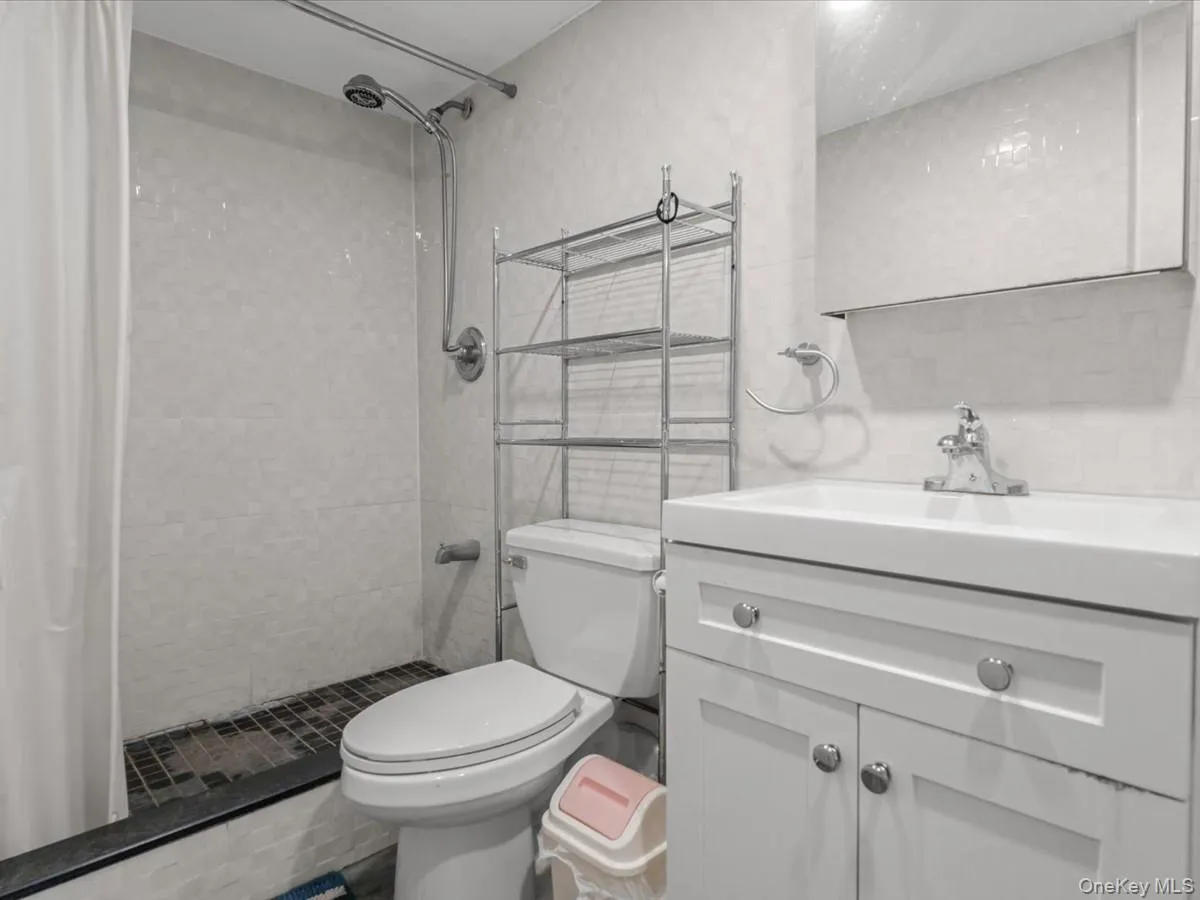 139-35 35th Avenue, New York, NY, 1 Bedroom Bedrooms, 3 Rooms Rooms,1 BathroomBathrooms,Residential Sale,For Rent,35th,0,999215 139-35 35th Avenue, New York, NY, 1 Bedroom Bedrooms, 3 Rooms Rooms,1 BathroomBathrooms,Residential Sale,For Rent,35th,0,999215