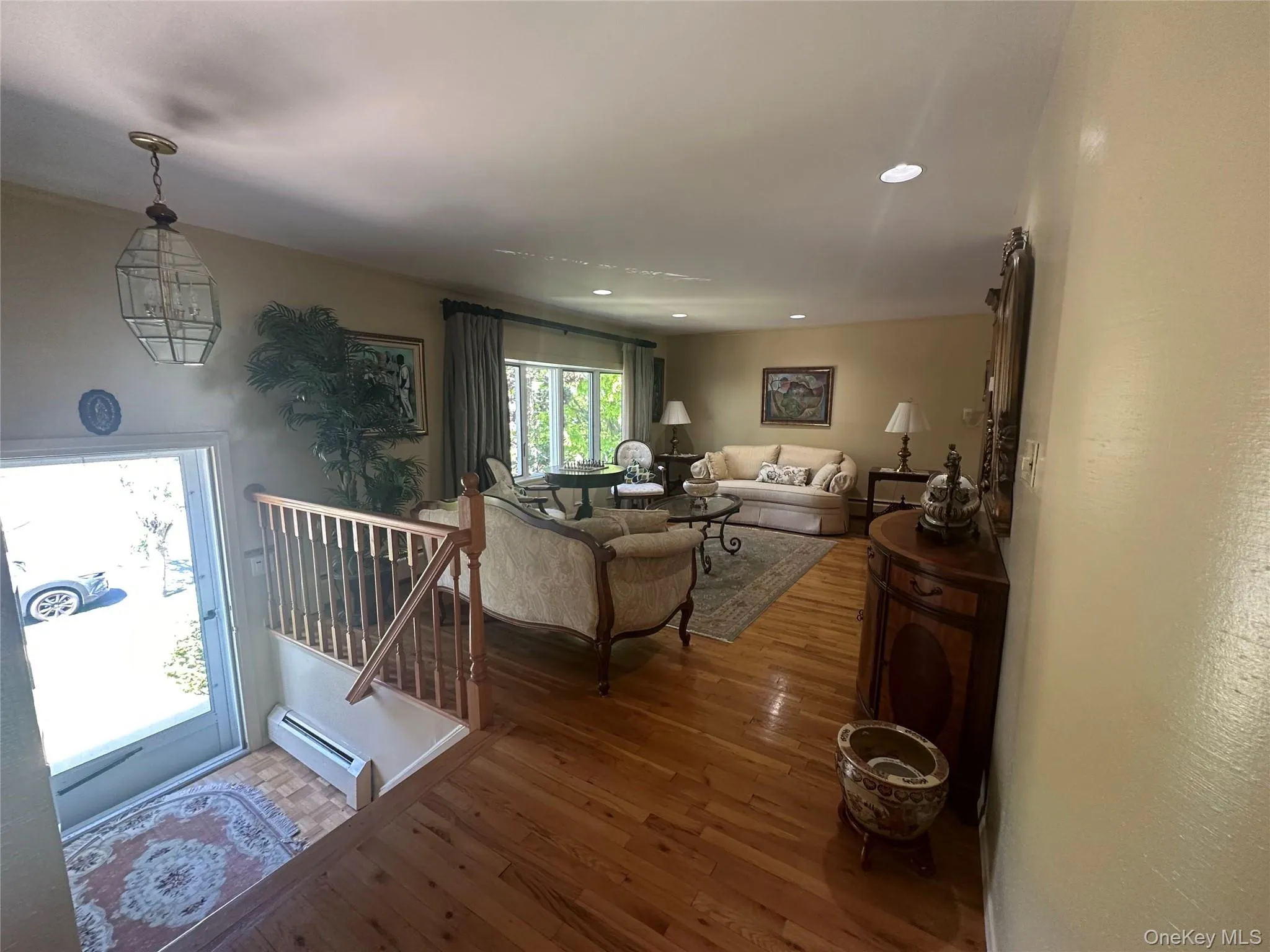 Entry/Formal Living room Entry/Formal Living room