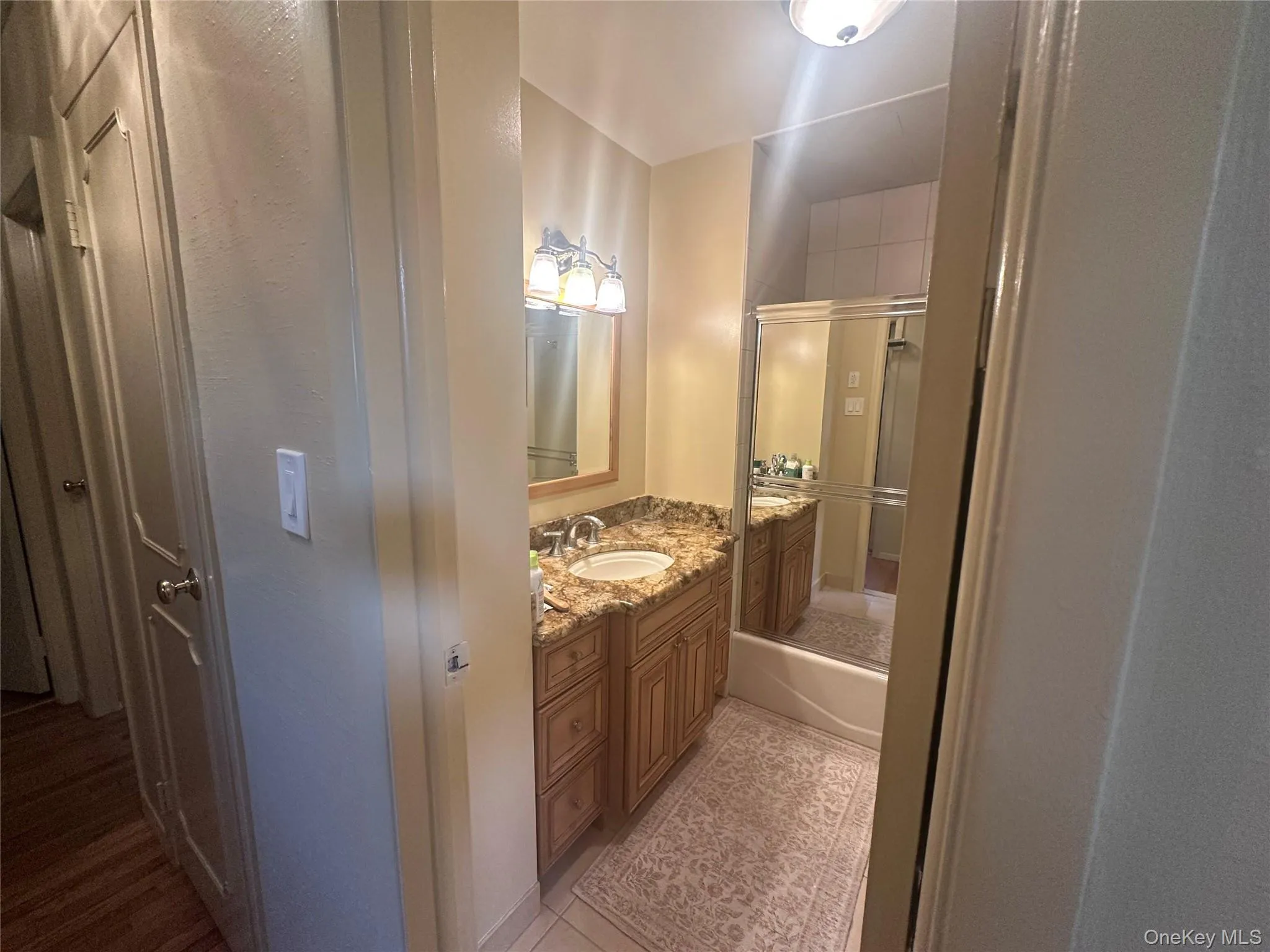 Full Bath/ Main Full Bath/ Main