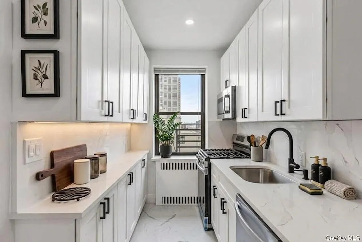 9876 Queens Boulevard, New York, NY, 2 Rooms Rooms,1 BathroomBathrooms,Residential Lease,For Rent,Queens,0,999221 9876 Queens Boulevard, New York, NY, 2 Rooms Rooms,1 BathroomBathrooms,Residential Lease,For Rent,Queens,0,999221