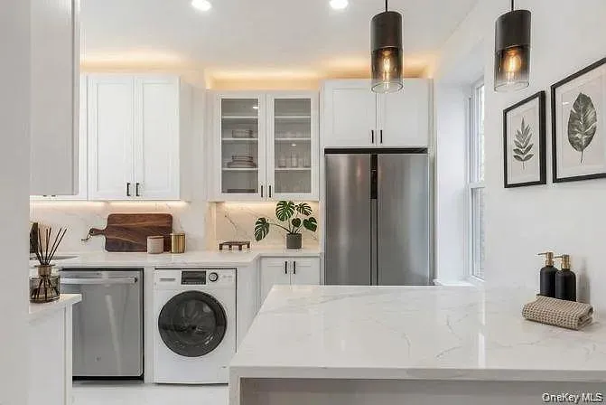 9876 Queens Boulevard, New York, NY, 2 Rooms Rooms,1 BathroomBathrooms,Residential Lease,For Rent,Queens,0,999221 9876 Queens Boulevard, New York, NY, 2 Rooms Rooms,1 BathroomBathrooms,Residential Lease,For Rent,Queens,0,999221