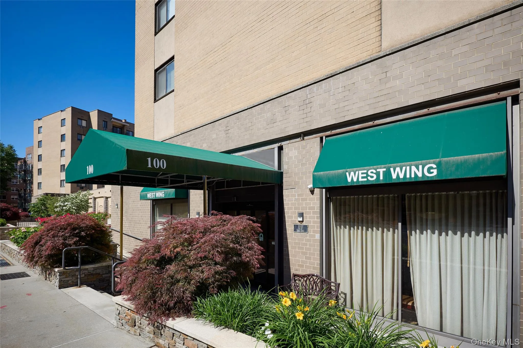 Welcome to the West side of 100 E Hartsdale Ave. Welcome to the West side of 100 E Hartsdale Ave.