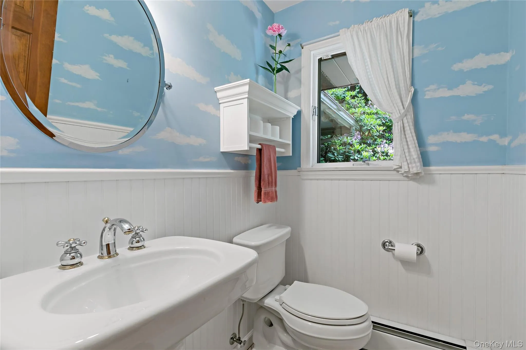 Powder room. Powder room.