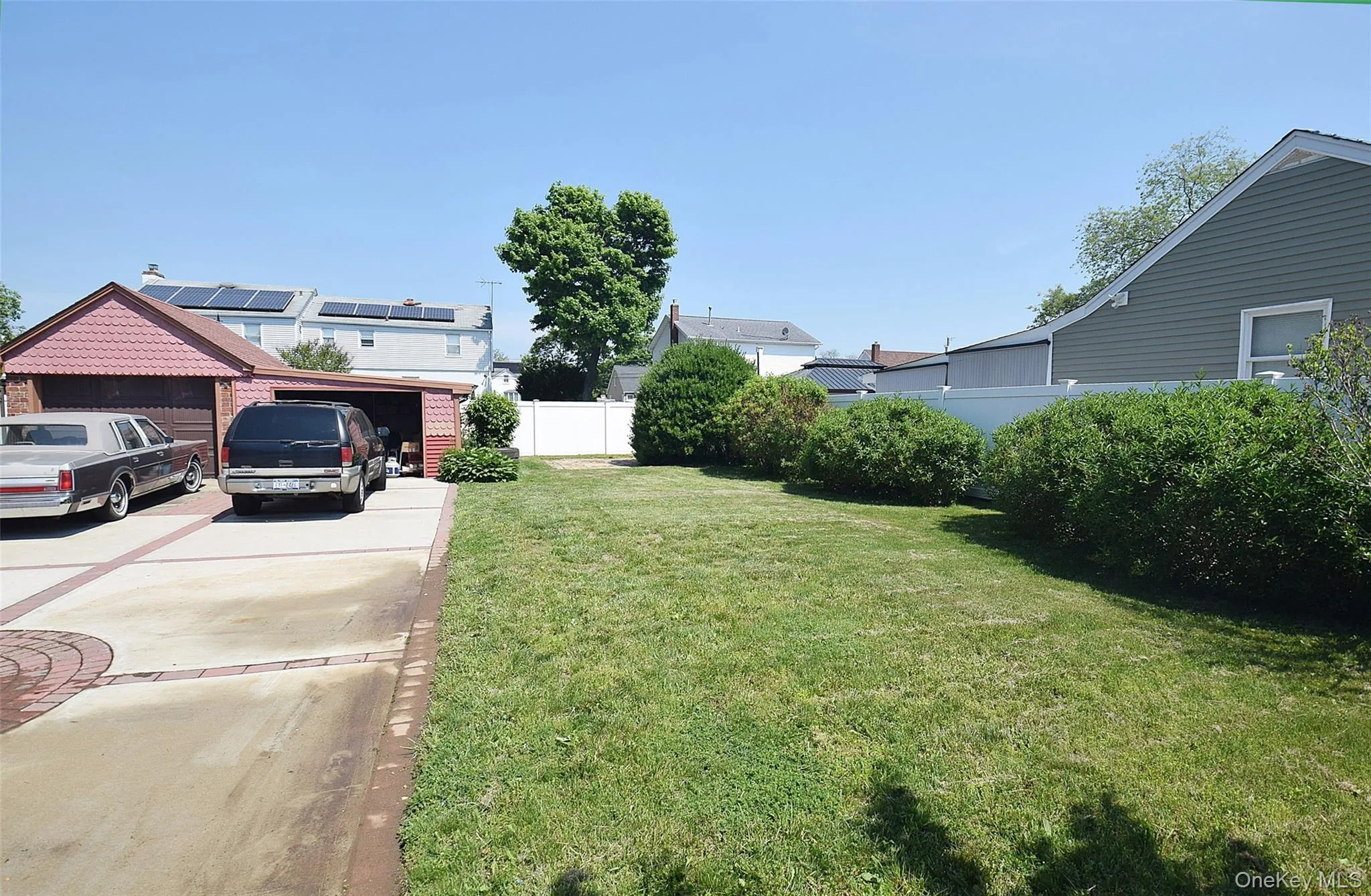 Huge Side Yard also depicting Garage Huge Side Yard also depicting Garage