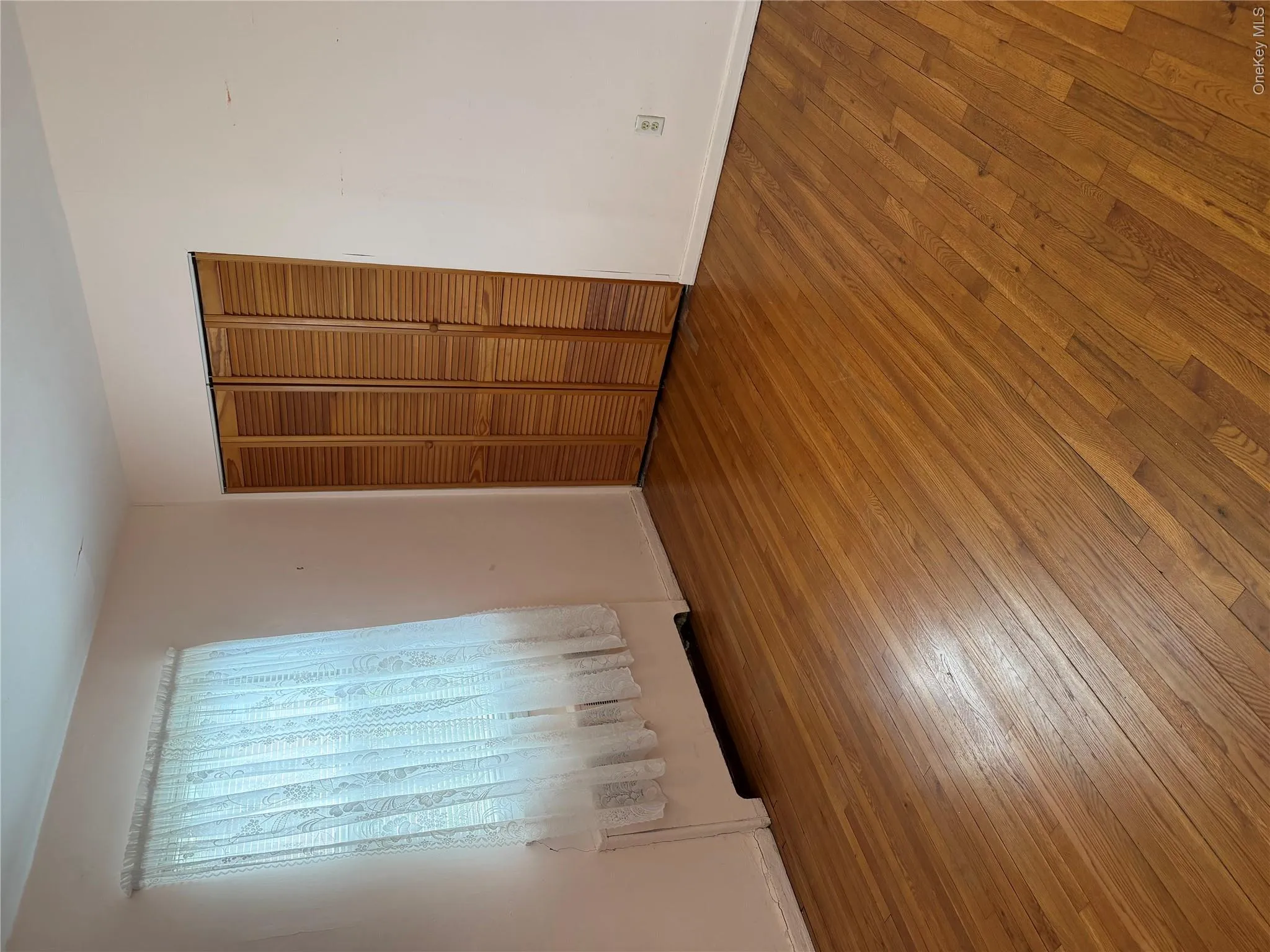 270-08 81st Avenue, New York, NY, 2 Bedrooms Bedrooms, 4 Rooms Rooms,1 BathroomBathrooms,Residential,For Rent,81st,0,999229 270-08 81st Avenue, New York, NY, 2 Bedrooms Bedrooms, 4 Rooms Rooms,1 BathroomBathrooms,Residential,For Rent,81st,0,999229