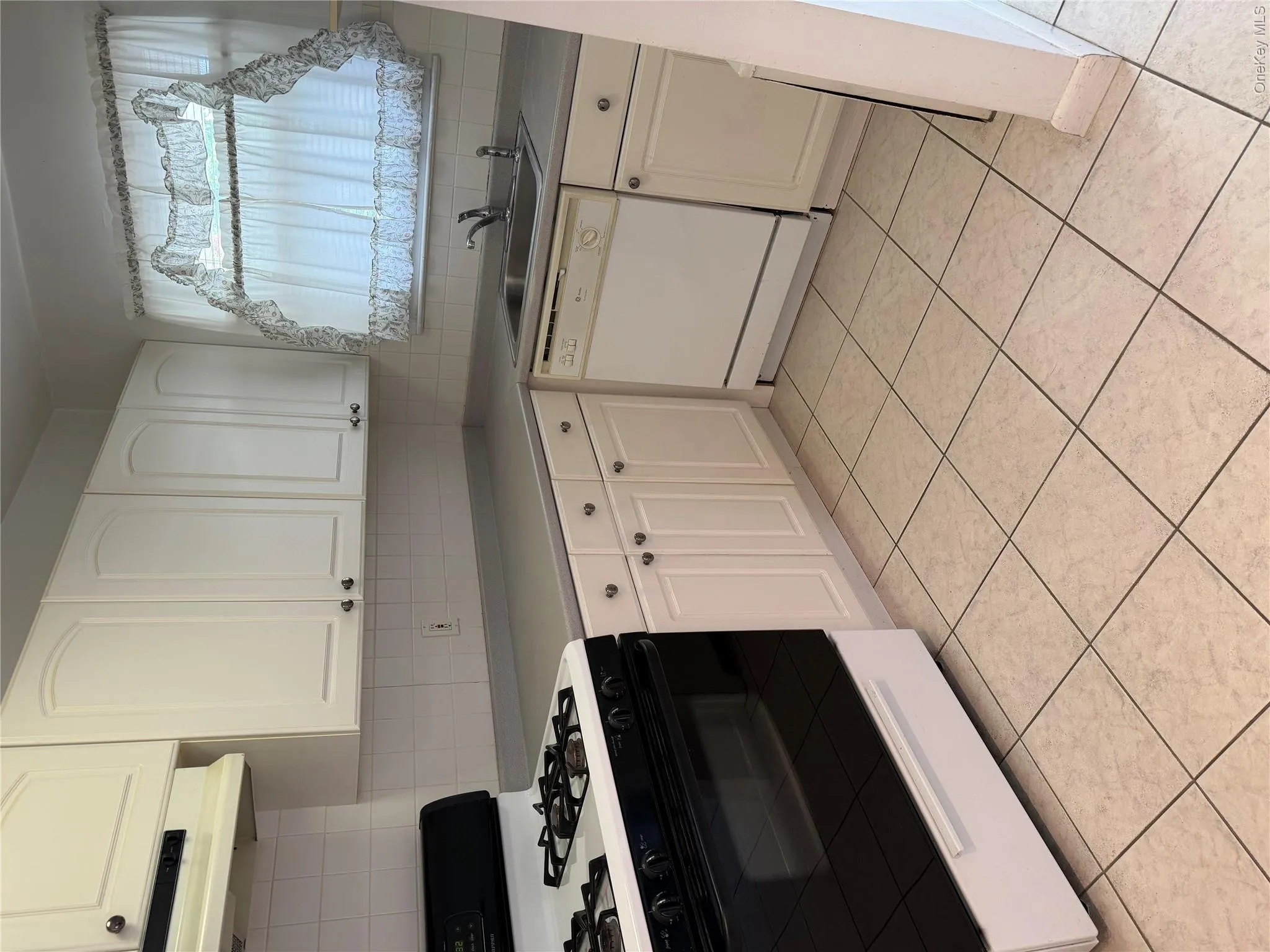 270-08 81st Avenue, New York, NY, 2 Bedrooms Bedrooms, 4 Rooms Rooms,1 BathroomBathrooms,Residential,For Rent,81st,0,999229 270-08 81st Avenue, New York, NY, 2 Bedrooms Bedrooms, 4 Rooms Rooms,1 BathroomBathrooms,Residential,For Rent,81st,0,999229