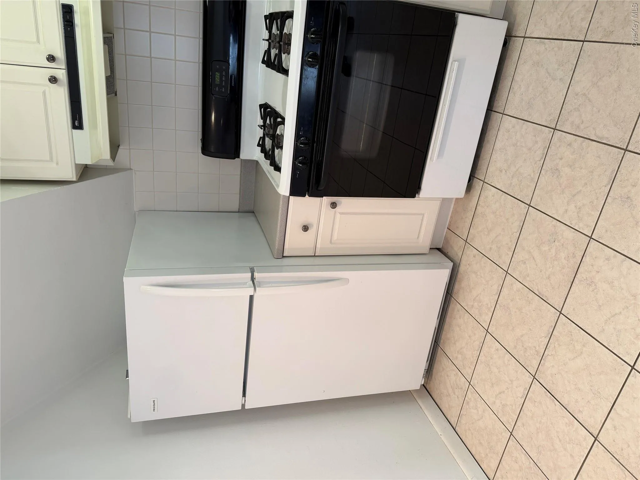 270-08 81st Avenue, New York, NY, 2 Bedrooms Bedrooms, 4 Rooms Rooms,1 BathroomBathrooms,Residential,For Rent,81st,0,999229 270-08 81st Avenue, New York, NY, 2 Bedrooms Bedrooms, 4 Rooms Rooms,1 BathroomBathrooms,Residential,For Rent,81st,0,999229