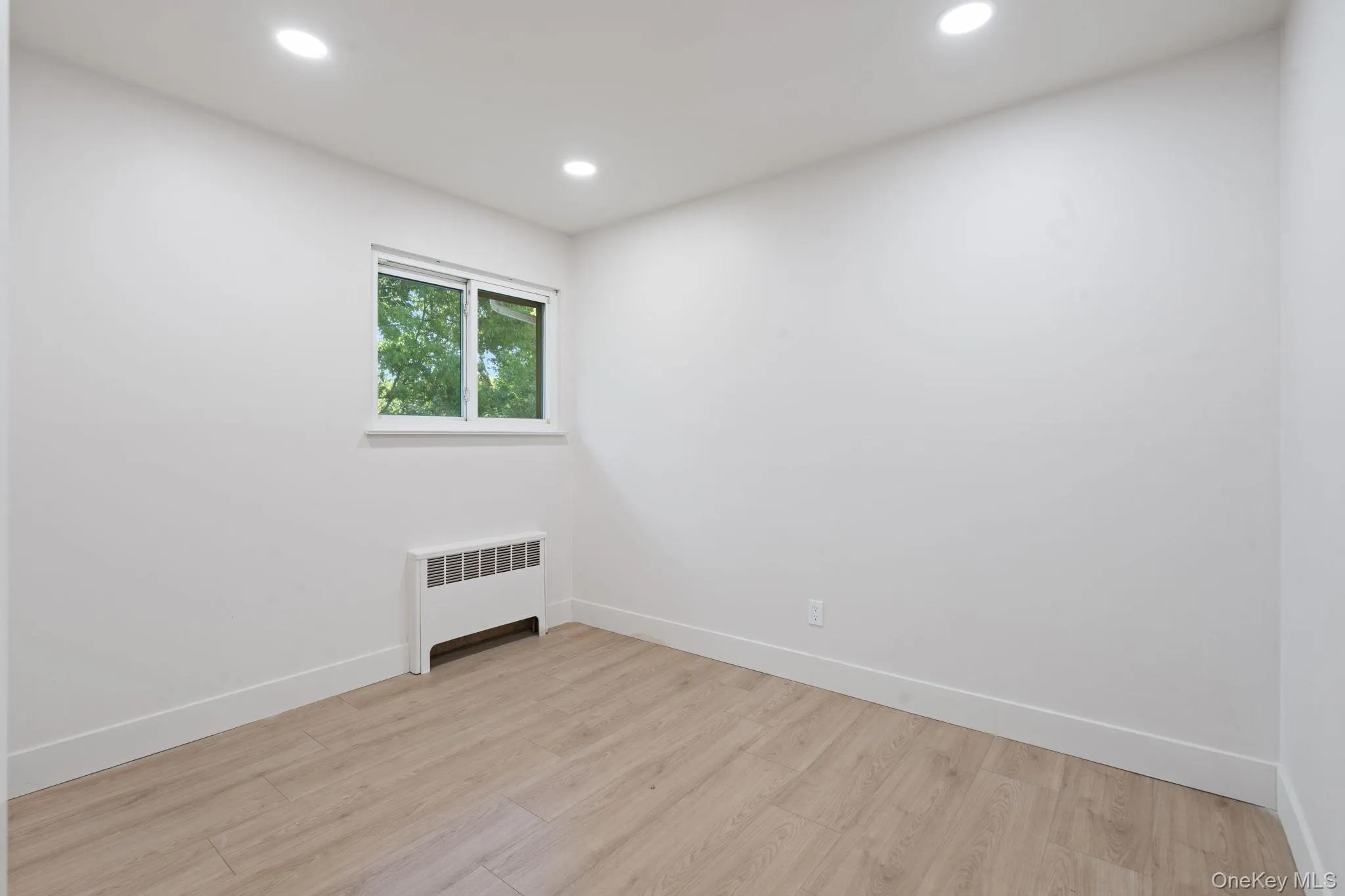 14 Ellen Place, Smithtown, NY, 3 Bedrooms Bedrooms, 8 Rooms Rooms,2 BathroomsBathrooms,Residential,For Rent,Ellen,0,KEY999247 14 Ellen Place, Smithtown, NY, 3 Bedrooms Bedrooms, 8 Rooms Rooms,2 BathroomsBathrooms,Residential,For Rent,Ellen,0,KEY999247