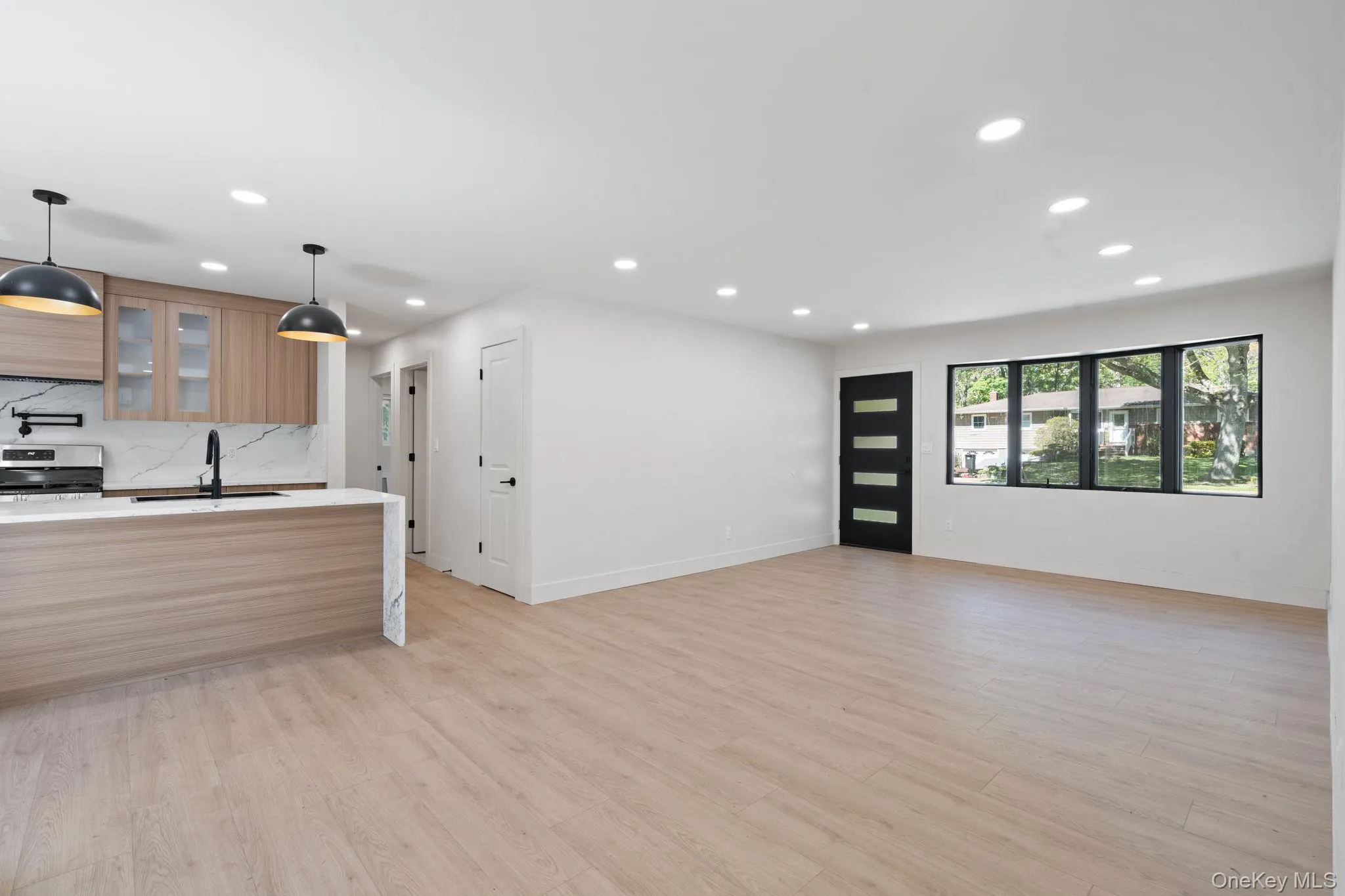14 Ellen Place, Smithtown, NY, 3 Bedrooms Bedrooms, 8 Rooms Rooms,2 BathroomsBathrooms,Residential,For Rent,Ellen,0,KEY999247 14 Ellen Place, Smithtown, NY, 3 Bedrooms Bedrooms, 8 Rooms Rooms,2 BathroomsBathrooms,Residential,For Rent,Ellen,0,KEY999247