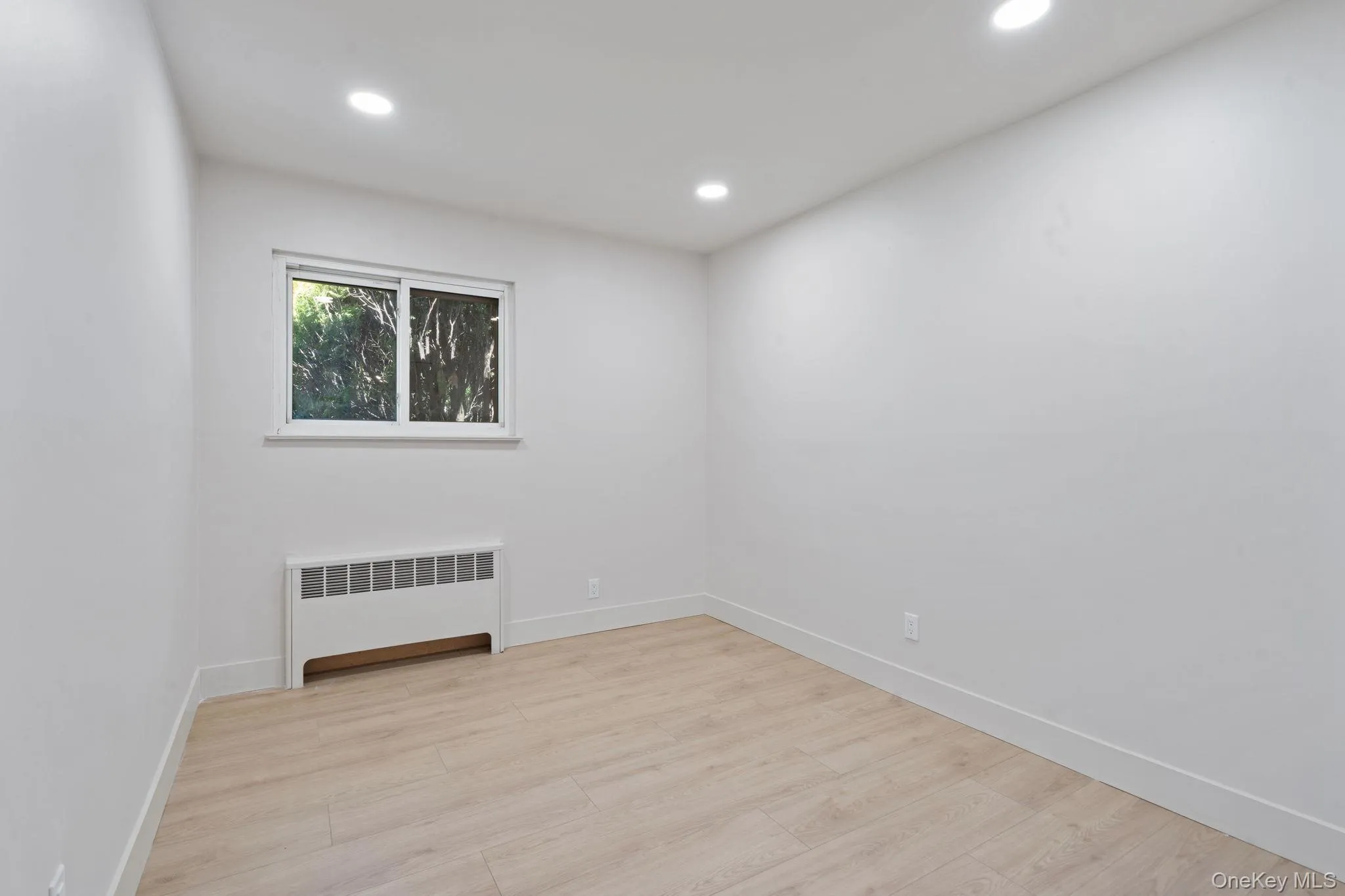 14 Ellen Place, Smithtown, NY, 3 Bedrooms Bedrooms, 8 Rooms Rooms,2 BathroomsBathrooms,Residential,For Rent,Ellen,0,KEY999247 14 Ellen Place, Smithtown, NY, 3 Bedrooms Bedrooms, 8 Rooms Rooms,2 BathroomsBathrooms,Residential,For Rent,Ellen,0,KEY999247