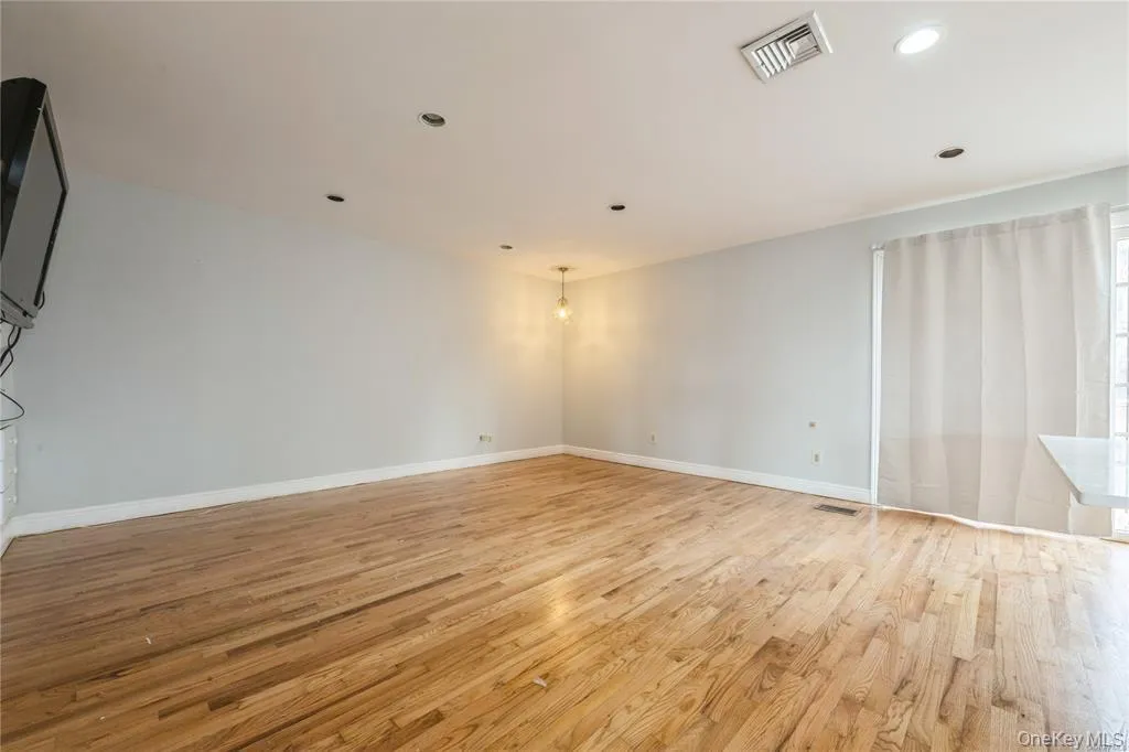7009 267th Street, New York, NY, 6 Bedrooms Bedrooms, 10 Rooms Rooms,3 BathroomsBathrooms,Residential Lease,For Rent,267th,0,999253 7009 267th Street, New York, NY, 6 Bedrooms Bedrooms, 10 Rooms Rooms,3 BathroomsBathrooms,Residential Lease,For Rent,267th,0,999253