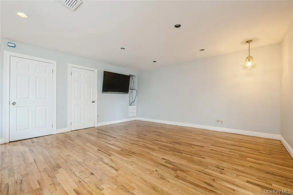 7009 267th Street, New York, NY, 6 Bedrooms Bedrooms, 10 Rooms Rooms,3 BathroomsBathrooms,Residential Lease,For Rent,267th,0,999253 7009 267th Street, New York, NY, 6 Bedrooms Bedrooms, 10 Rooms Rooms,3 BathroomsBathrooms,Residential Lease,For Rent,267th,0,999253