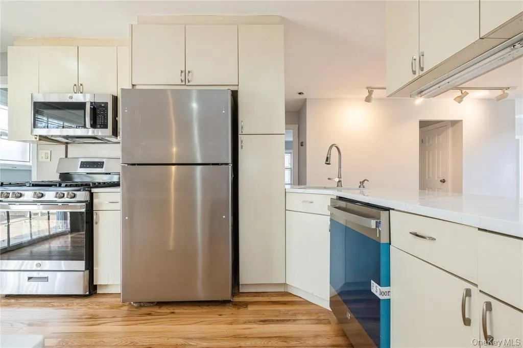 7009 267th Street, New York, NY, 6 Bedrooms Bedrooms, 10 Rooms Rooms,3 BathroomsBathrooms,Residential Lease,For Rent,267th,0,999253 7009 267th Street, New York, NY, 6 Bedrooms Bedrooms, 10 Rooms Rooms,3 BathroomsBathrooms,Residential Lease,For Rent,267th,0,999253
