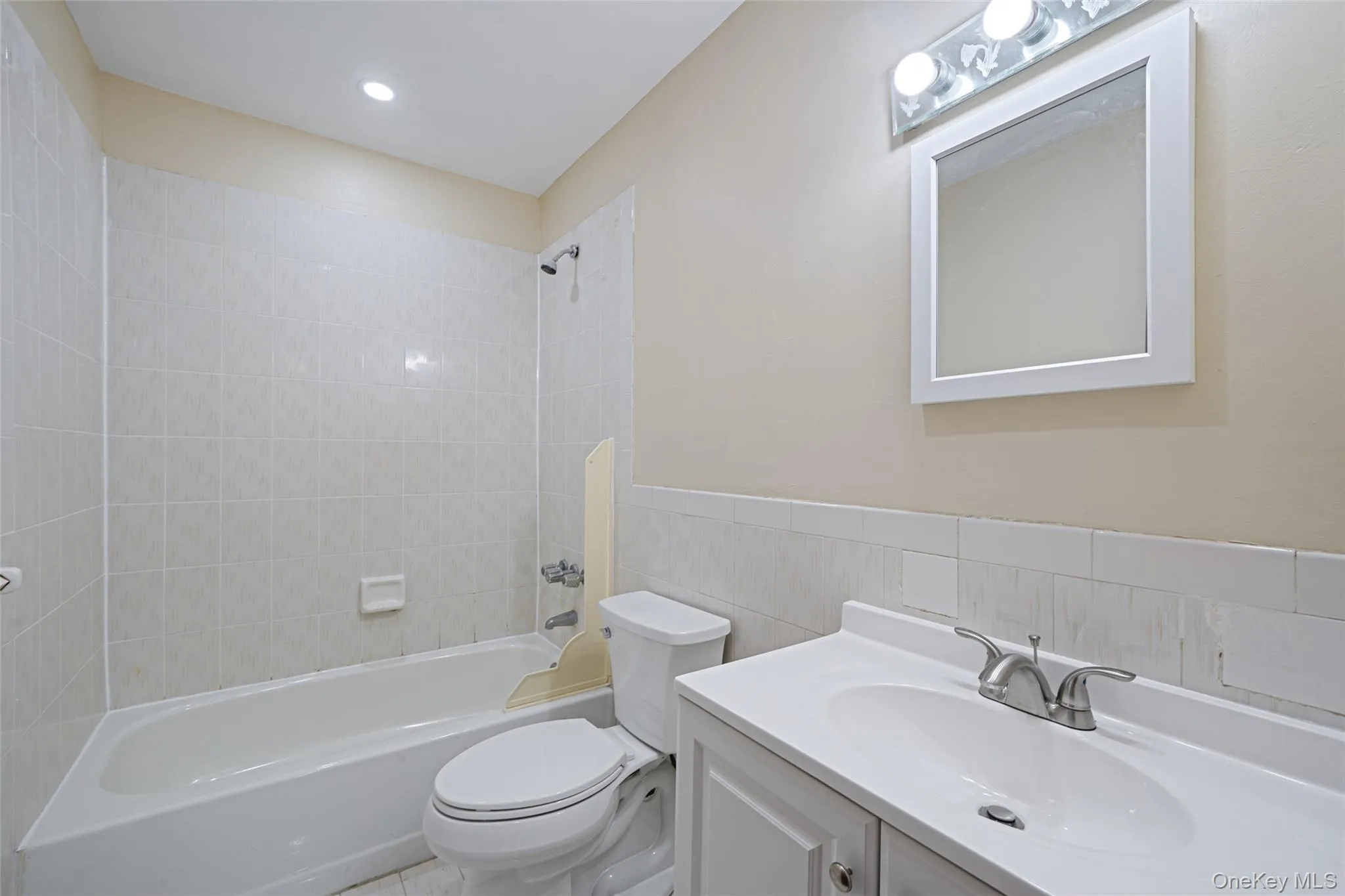 4 Bay Place, Babylon, NY, 5 Bedrooms Bedrooms, 10 Rooms Rooms,3 BathroomsBathrooms,Residential,For Rent,Bay,0,KEY999254 4 Bay Place, Babylon, NY, 5 Bedrooms Bedrooms, 10 Rooms Rooms,3 BathroomsBathrooms,Residential,For Rent,Bay,0,KEY999254