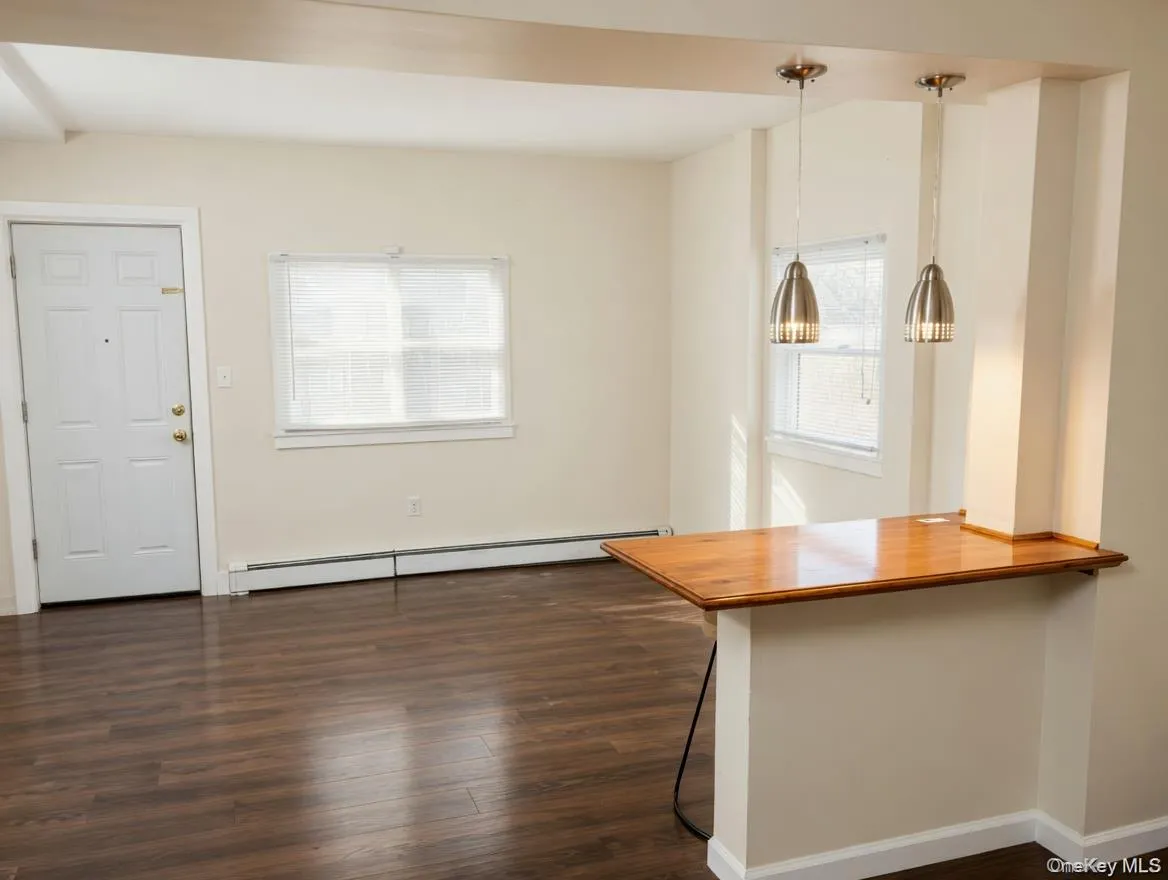 36 Cooper Street, Babylon, NY, 3 Bedrooms Bedrooms, 6 Rooms Rooms,1 BathroomBathrooms,Residential Lease,For Rent,Cooper,0,999265 36 Cooper Street, Babylon, NY, 3 Bedrooms Bedrooms, 6 Rooms Rooms,1 BathroomBathrooms,Residential Lease,For Rent,Cooper,0,999265