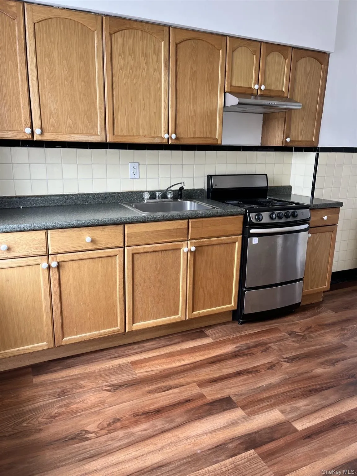 23 Hillside Avenue, North Hempstead, NY, 2 Bedrooms Bedrooms, 4 Rooms Rooms,1 BathroomBathrooms,Residential Lease,For Rent,Hillside,0,999270 23 Hillside Avenue, North Hempstead, NY, 2 Bedrooms Bedrooms, 4 Rooms Rooms,1 BathroomBathrooms,Residential Lease,For Rent,Hillside,0,999270