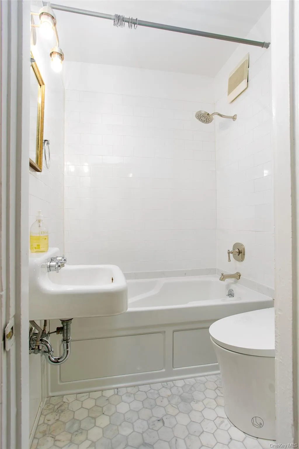 562 State Street, Hudson, NY, 3 Bedrooms Bedrooms, 9 Rooms Rooms,1 BathroomBathrooms,Residential,For Rent,State,0,999273 562 State Street, Hudson, NY, 3 Bedrooms Bedrooms, 9 Rooms Rooms,1 BathroomBathrooms,Residential,For Rent,State,0,999273