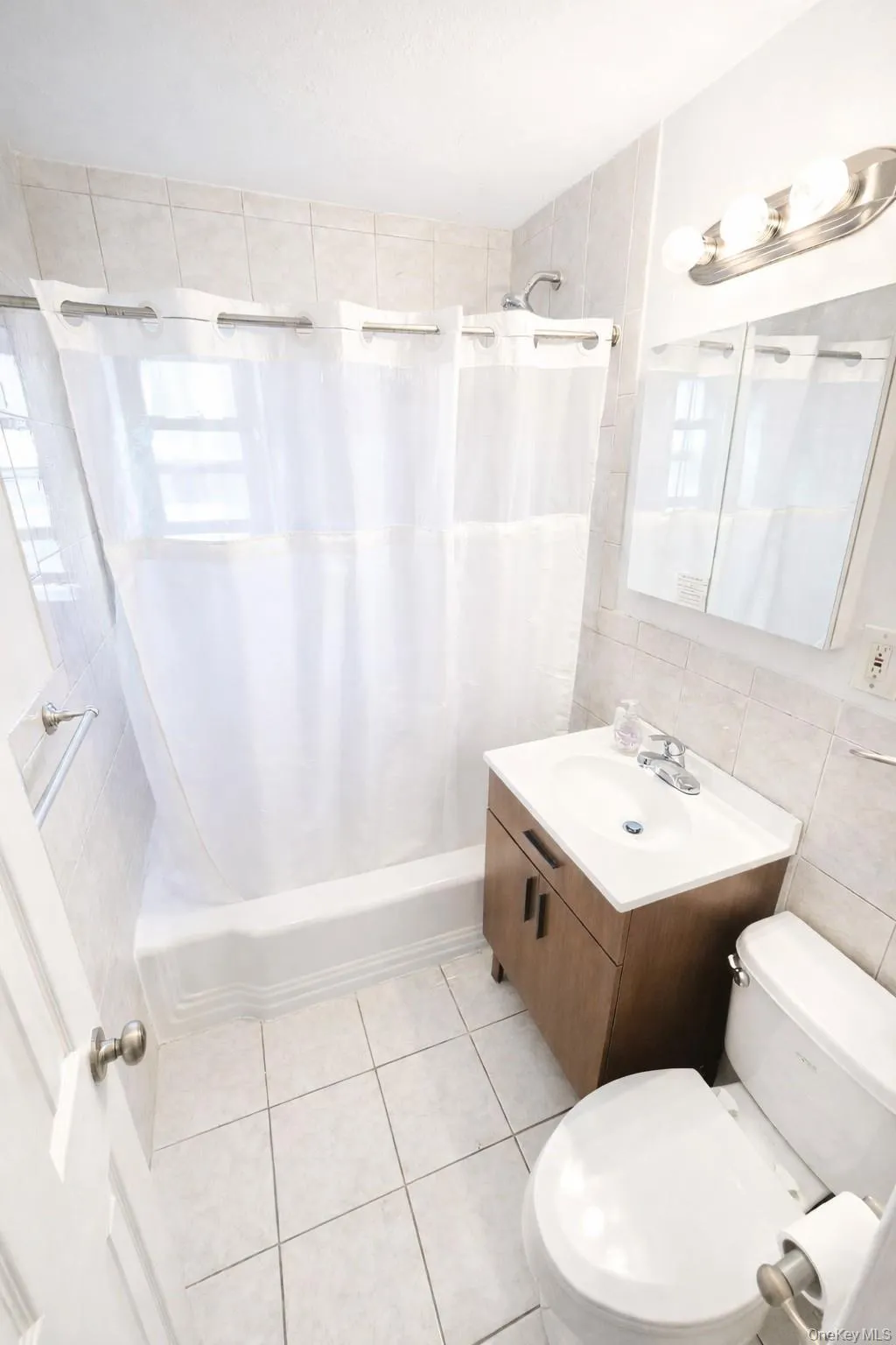 118-60 Metropolitan Avenue, New York, NY, 2 Bedrooms Bedrooms, 4 Rooms Rooms,1 BathroomBathrooms,Residential,For Rent,Metropolitan,0,999280 118-60 Metropolitan Avenue, New York, NY, 2 Bedrooms Bedrooms, 4 Rooms Rooms,1 BathroomBathrooms,Residential,For Rent,Metropolitan,0,999280
